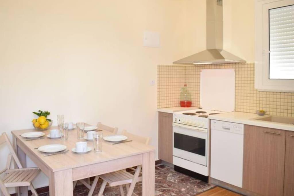 Marble Cool 2-Bedroom Down Town Yard House Kissamos Bagian luar foto