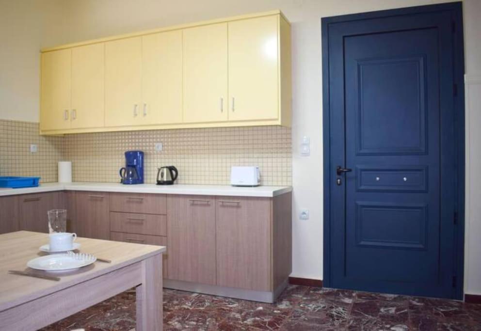 Marble Cool 2-Bedroom Down Town Yard House Kissamos Bagian luar foto