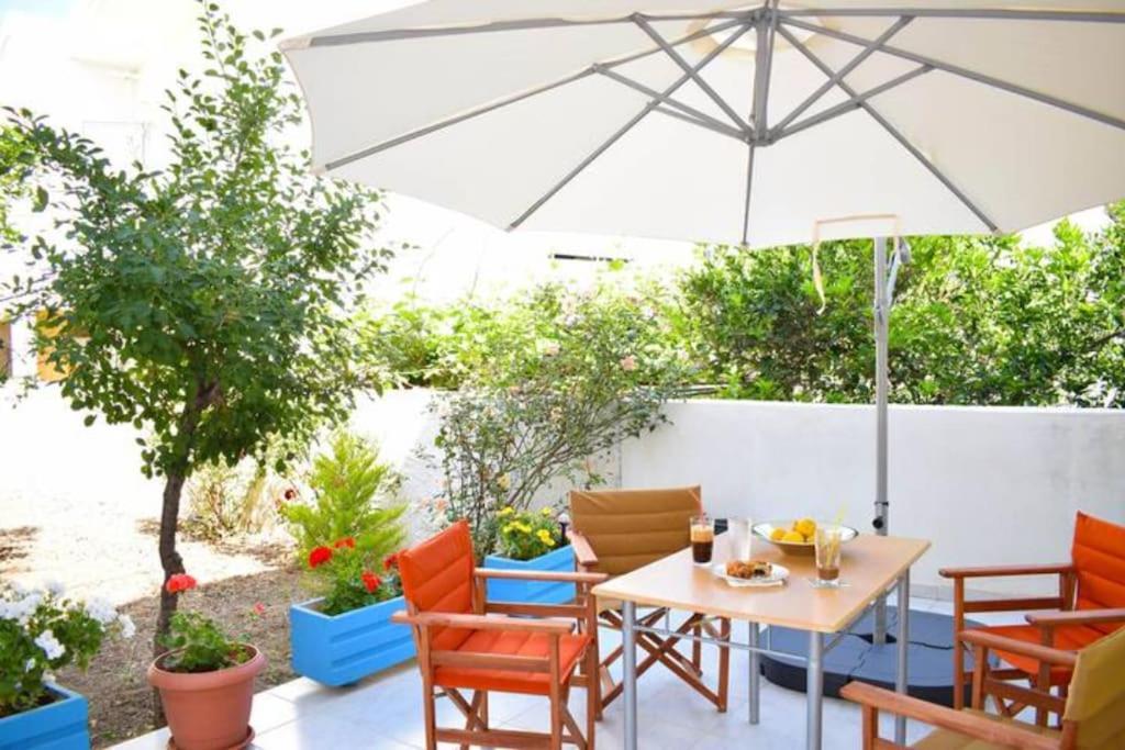 Marble Cool 2-Bedroom Down Town Yard House Kissamos Bagian luar foto