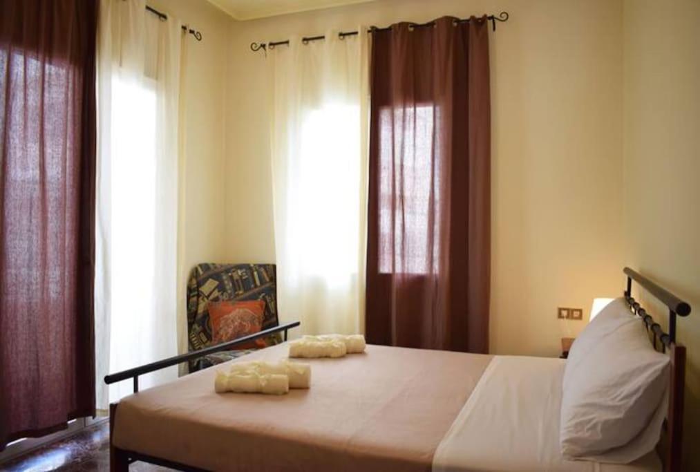 Marble Cool 2-Bedroom Down Town Yard House Kissamos Bagian luar foto