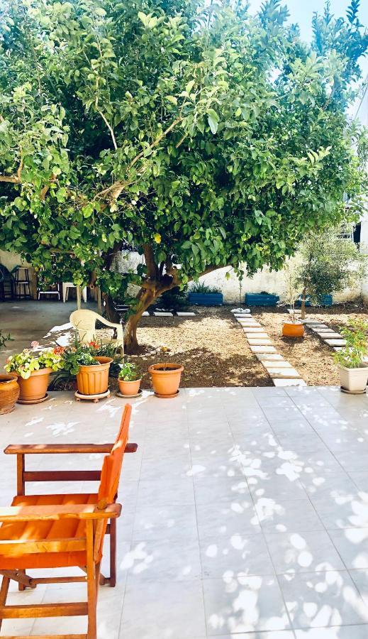 Marble Cool 2-Bedroom Down Town Yard House Kissamos Bagian luar foto